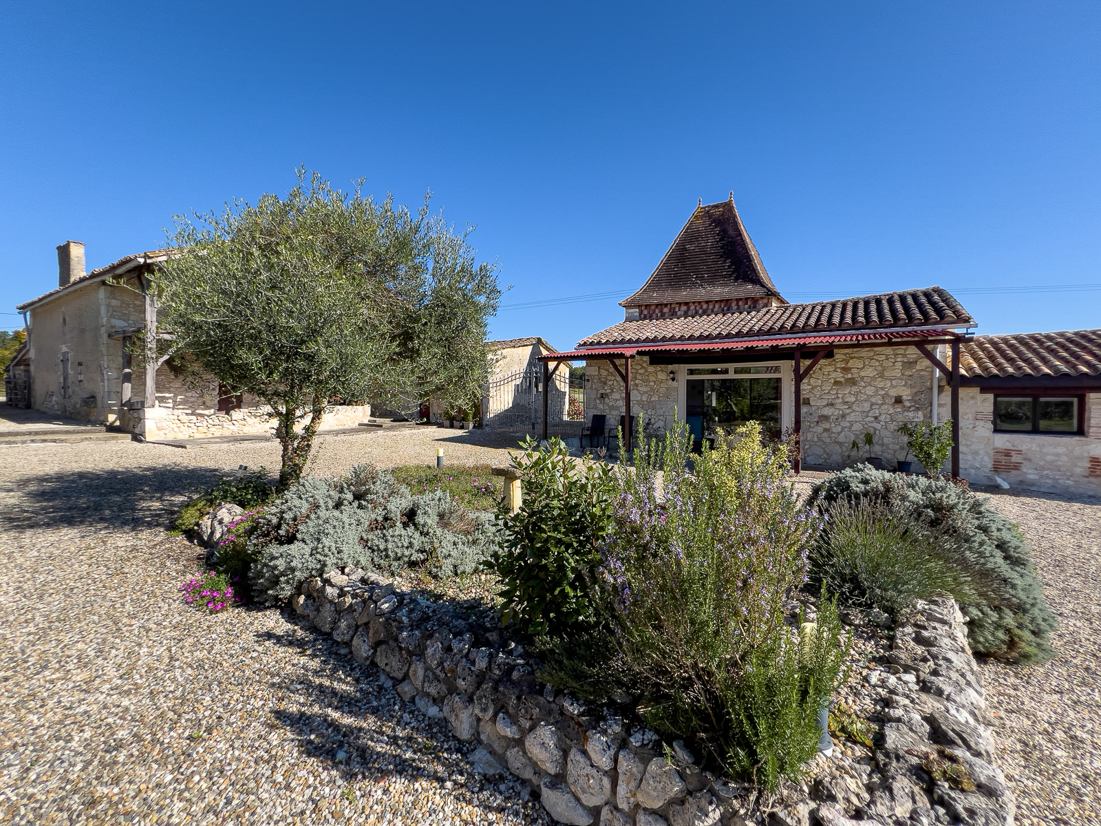 French property for sale in Duras, Lot-et-Garonne - €595,000 - photo 