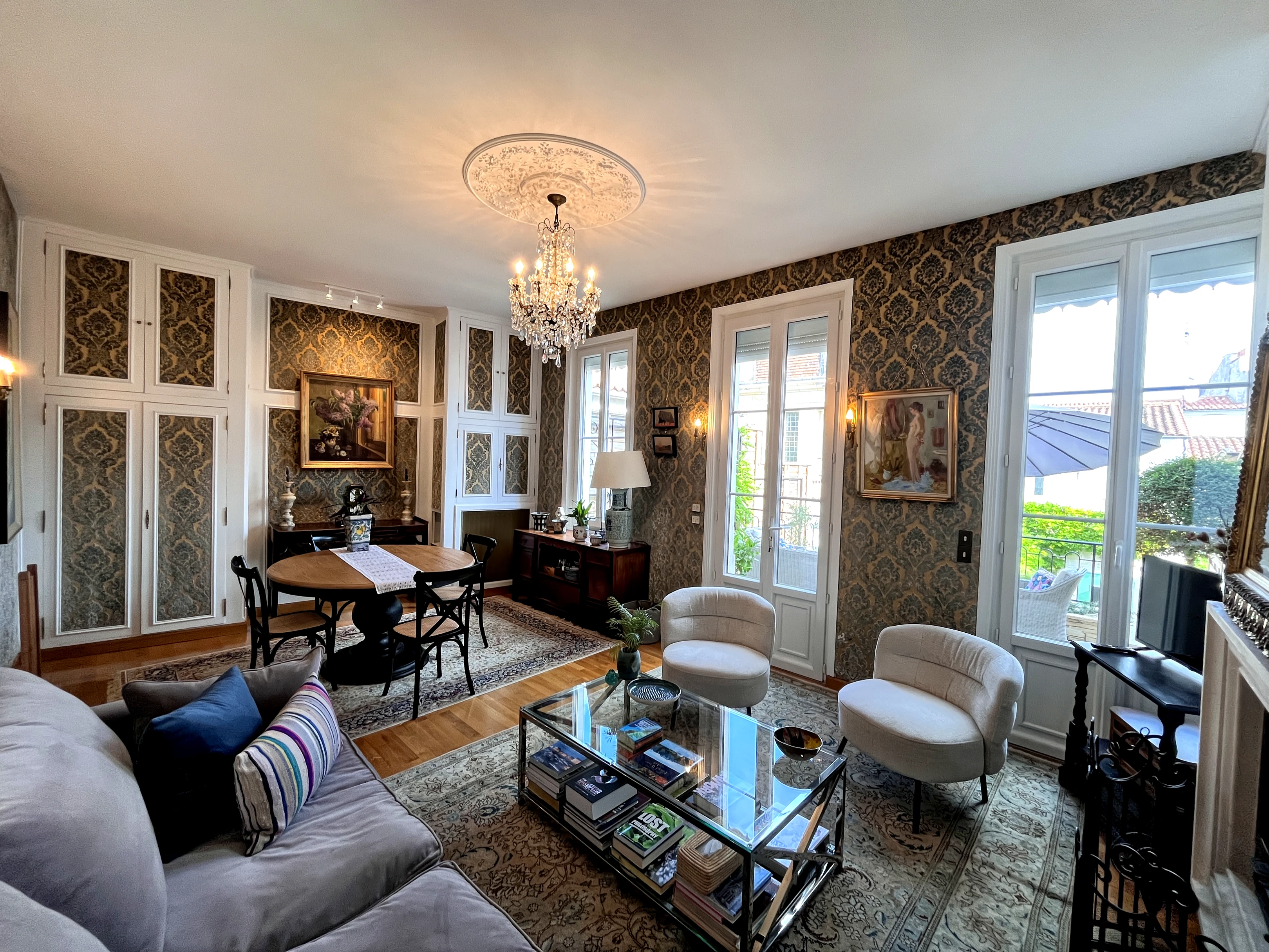 Propriété en France à vendre à Saintes, Charente-Maritime - €795 000 - photo 