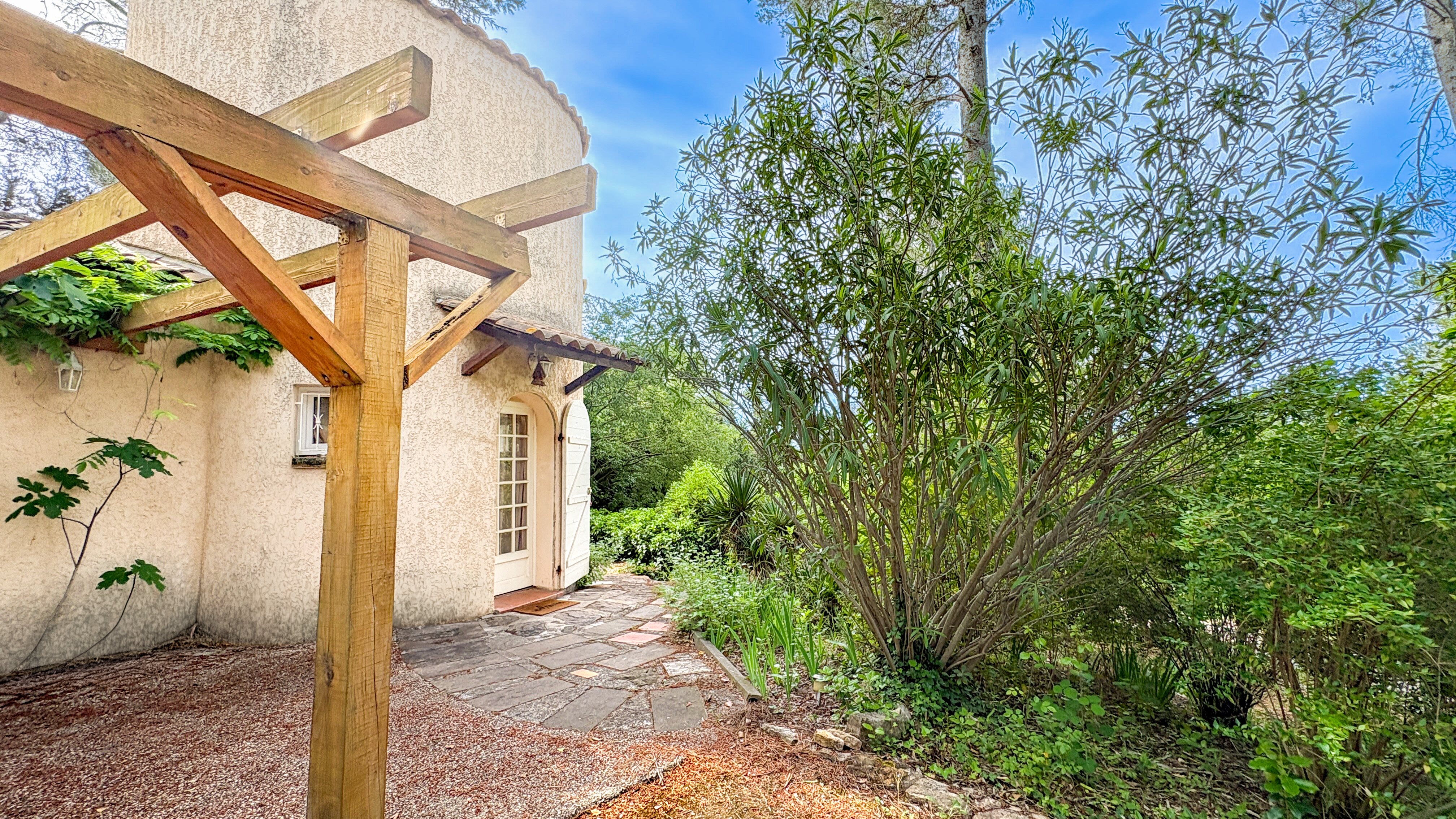 French property for sale in Châteauneuf-le-Rouge, Bouches-du-Rhône - €1,290,000 - photo 