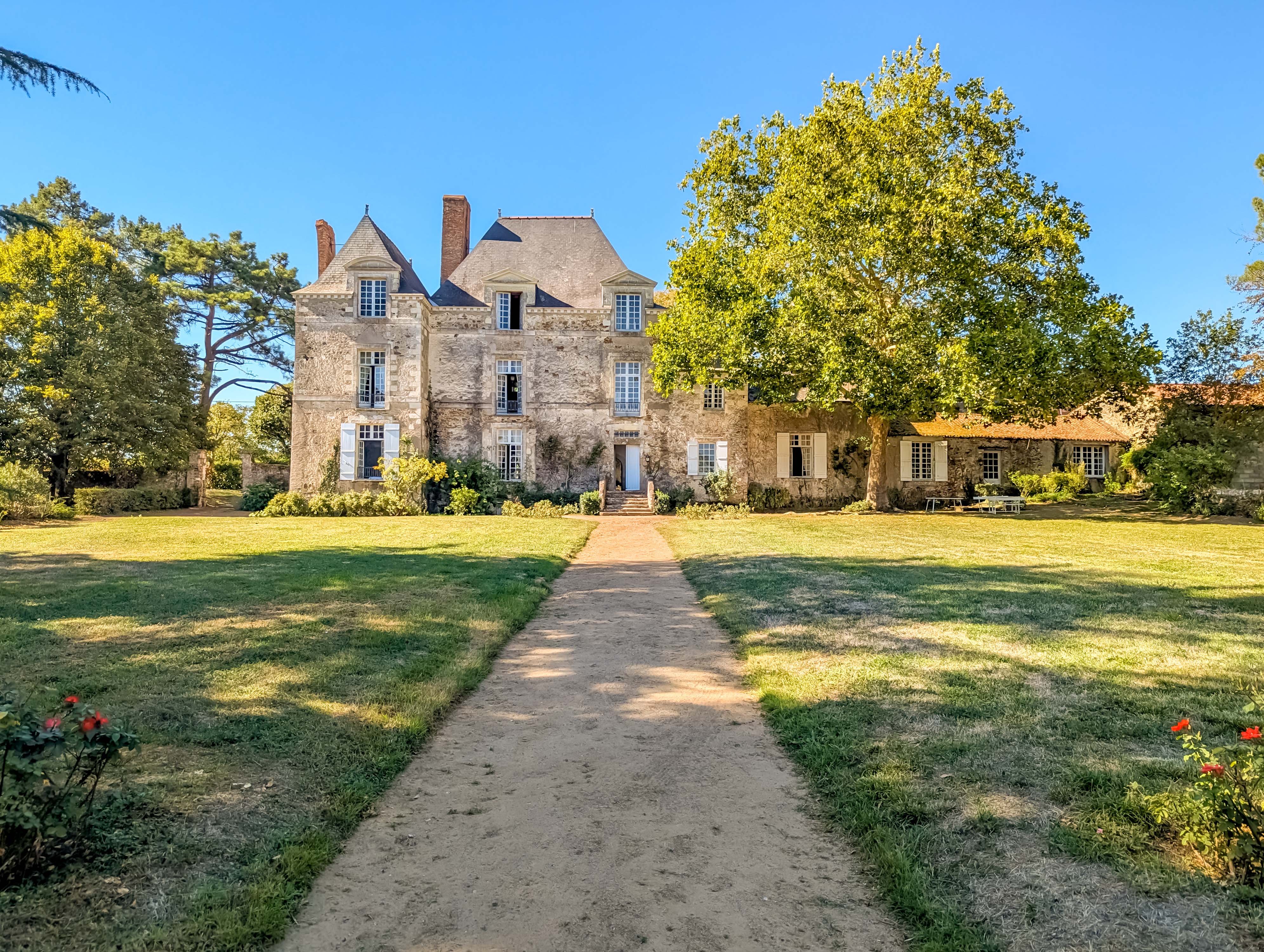 French property for sale in Le Loroux-Bottereau, Loire-Atlantique - €982,000 - photo 