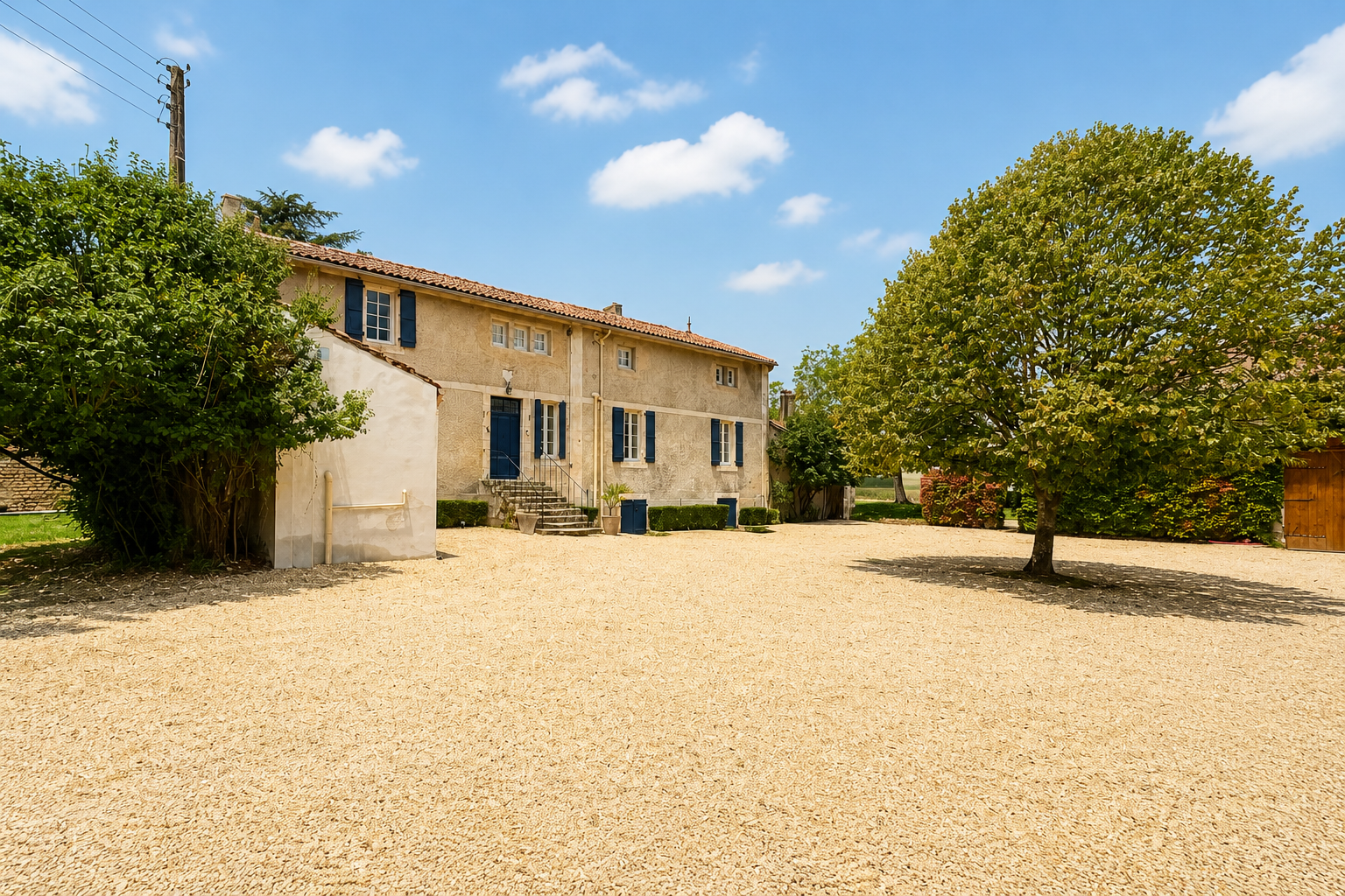 Propriété en France à vendre à Pérignac, Charente - €650 000 - photo 