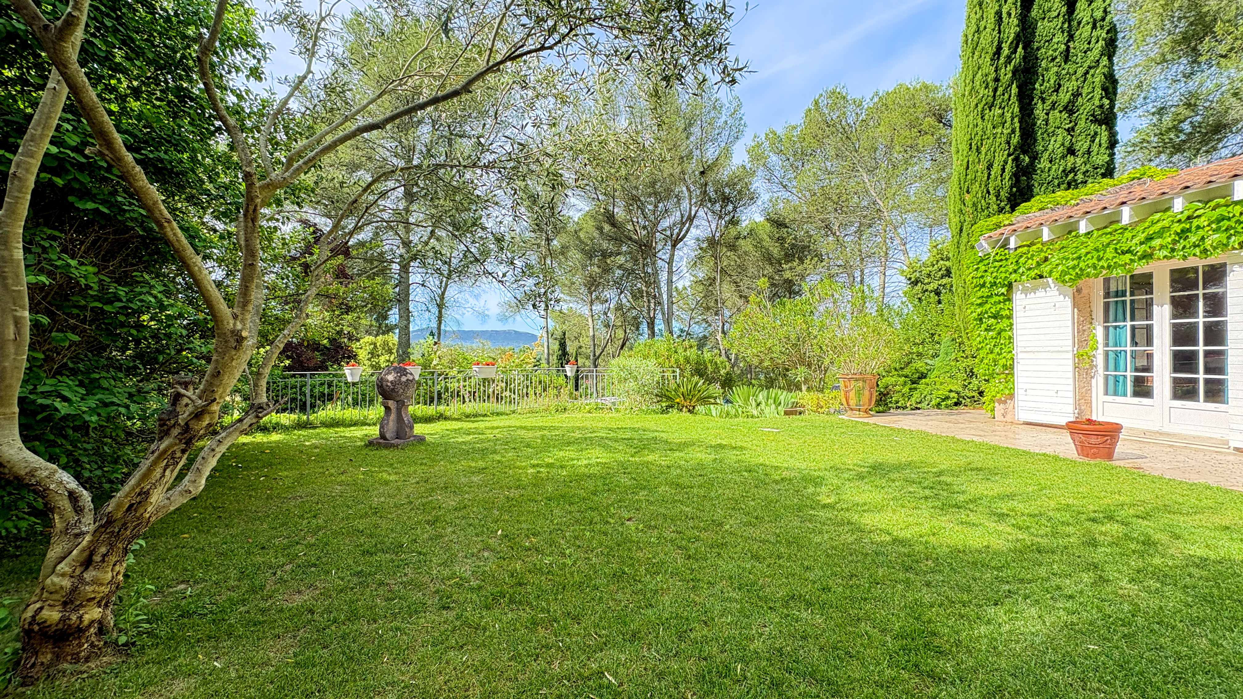 French property for sale in Châteauneuf-le-Rouge, Bouches-du-Rhône - €1,290,000 - photo 