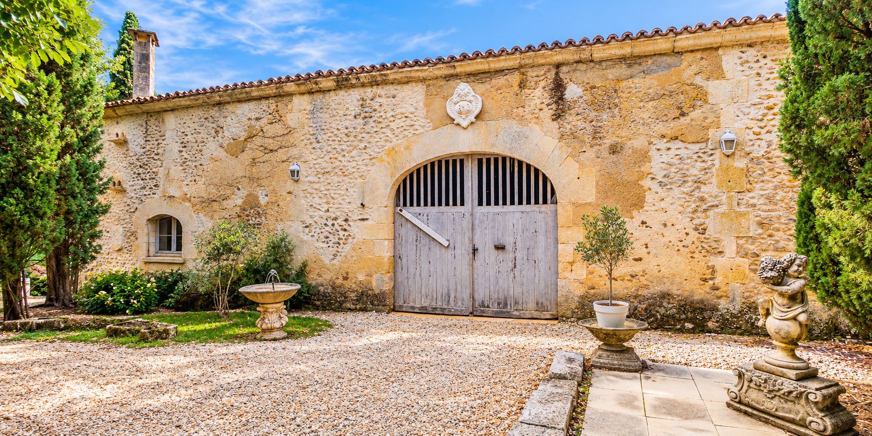 French property for sale in Rougnac, Charente - €689,950 - photo 