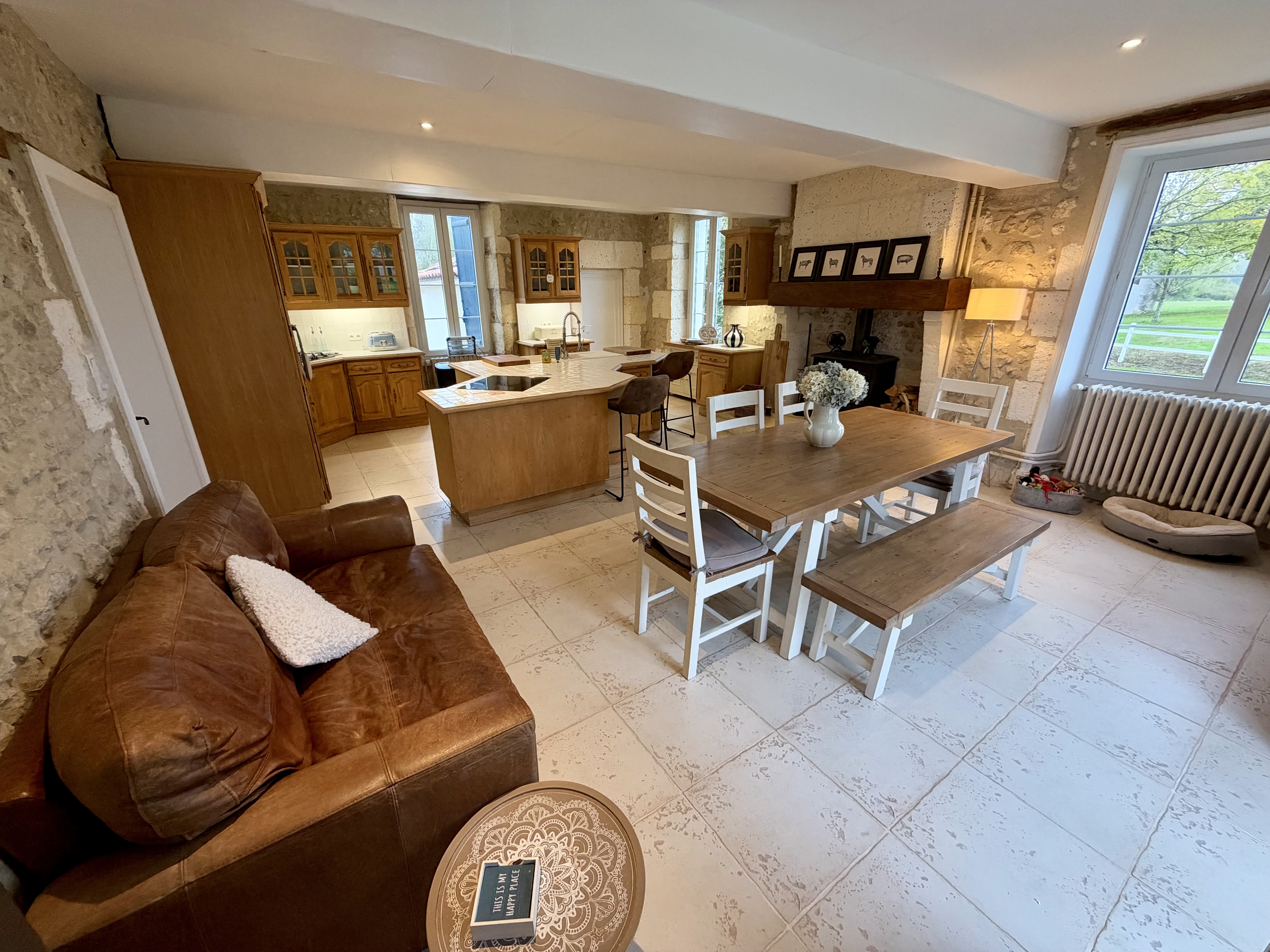 Propriété en France à vendre à Pérignac, Charente - €650 000 - photo 