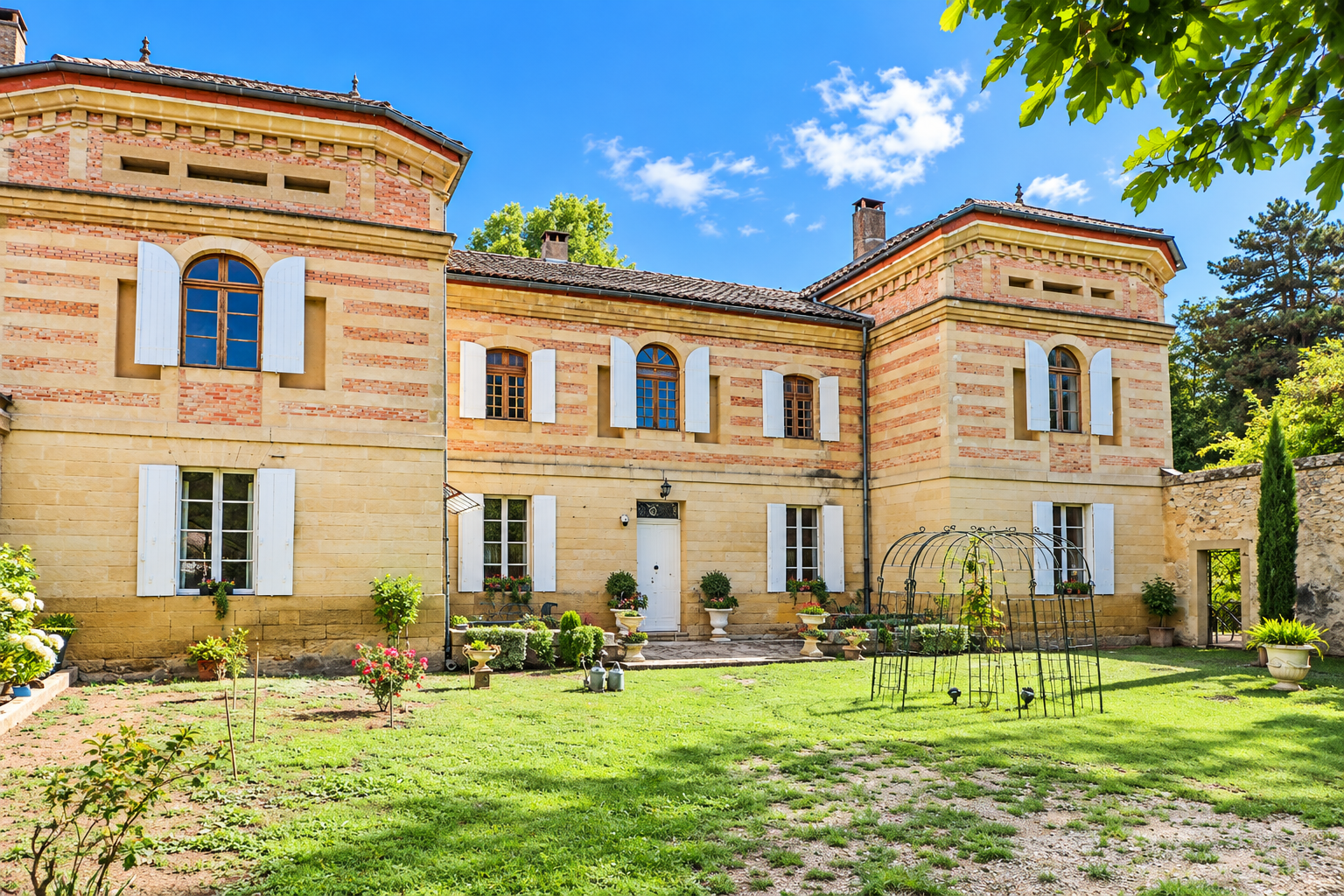 French property for sale in Uzès, Gard - €995,000 - photo 