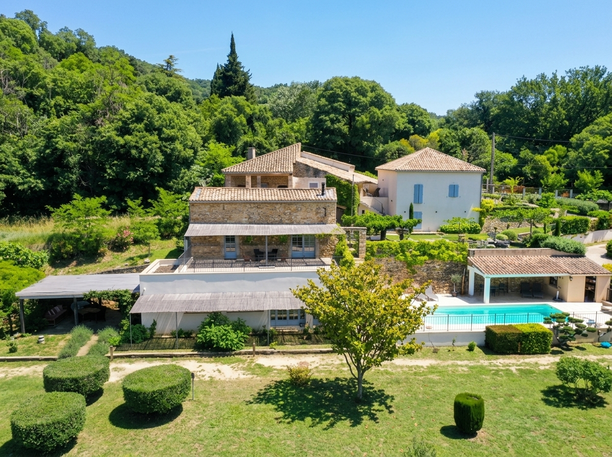 Propriété en France à vendre à Uzès, Gard - €1 350 000 - photo 
