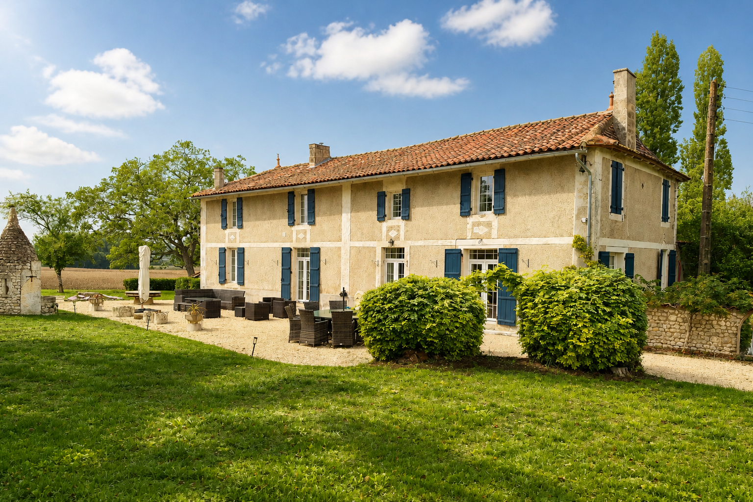 Propriété en France à vendre à Pérignac, Charente - €650 000 - photo 