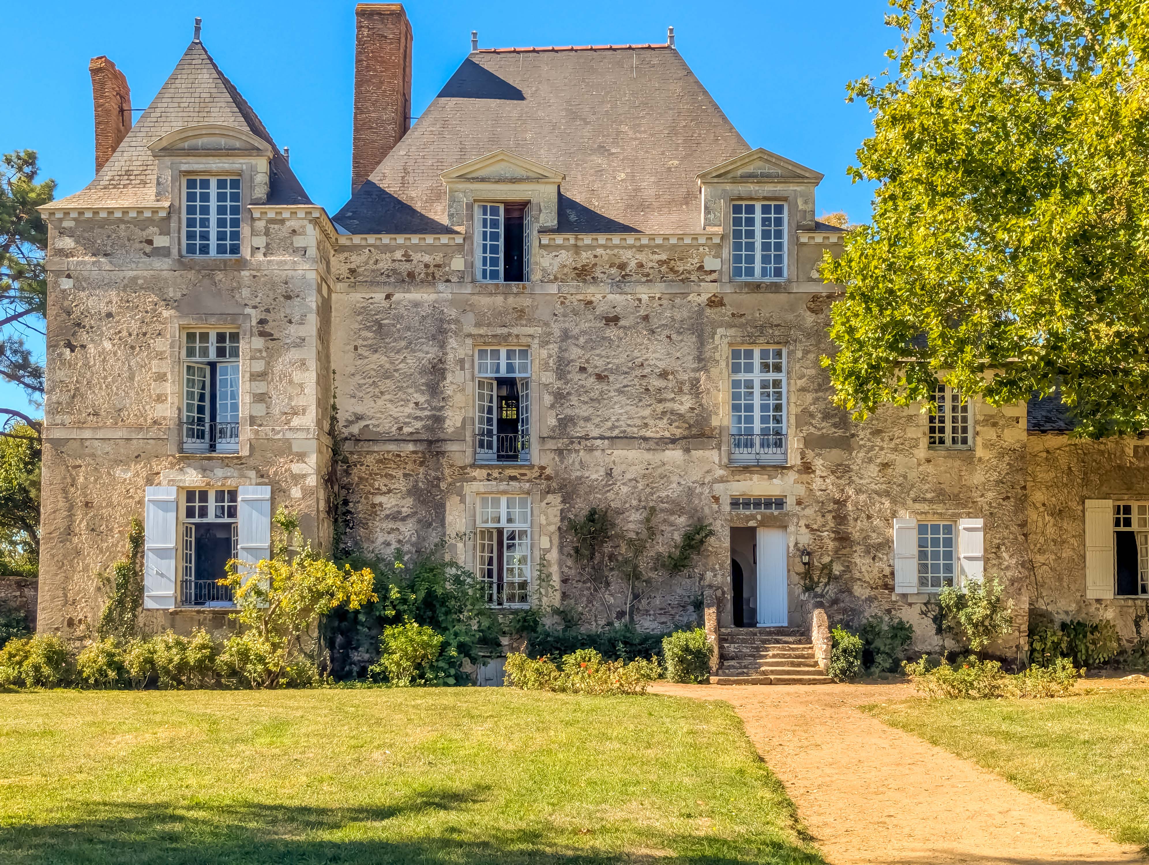 French property for sale in Le Loroux-Bottereau, Loire-Atlantique - €982,000 - photo 
