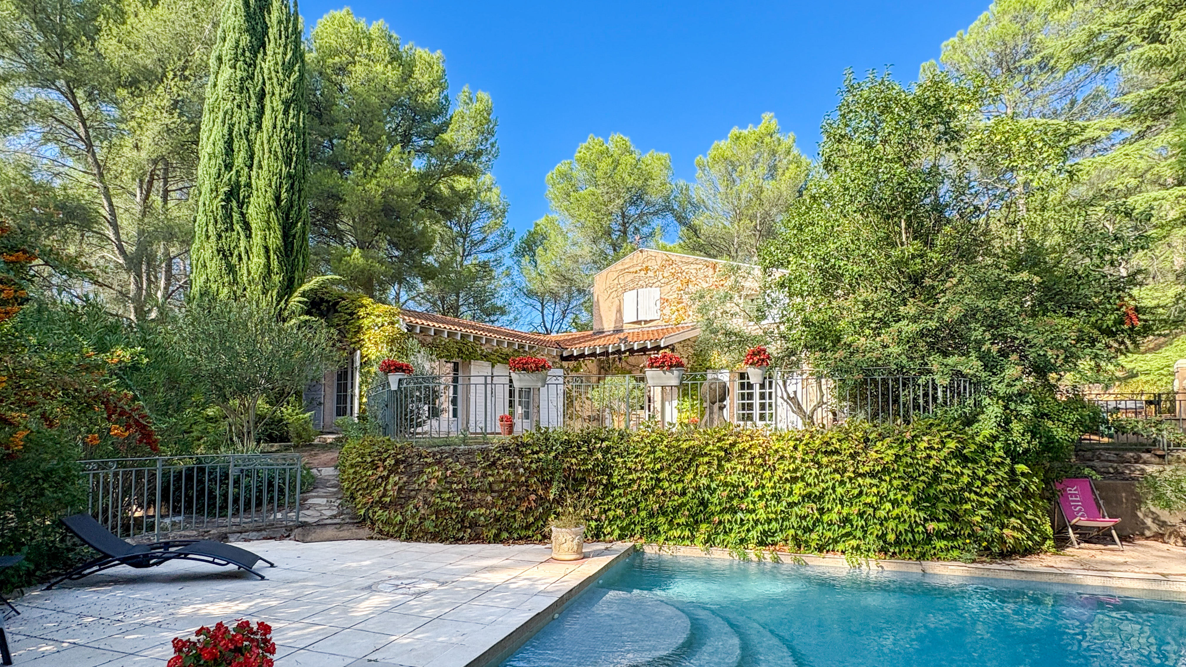 French property for sale in Châteauneuf-le-Rouge, Bouches-du-Rhône - €1,290,000 - photo 