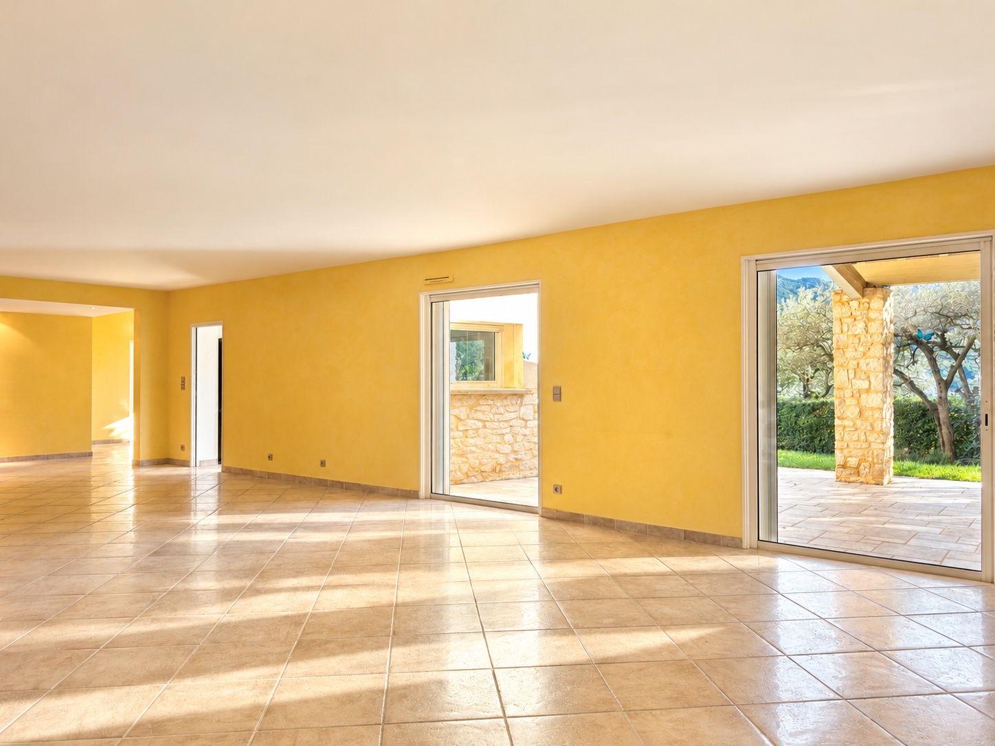 Propriété en France à vendre à Nyons, Drôme - €890 000 - photo 