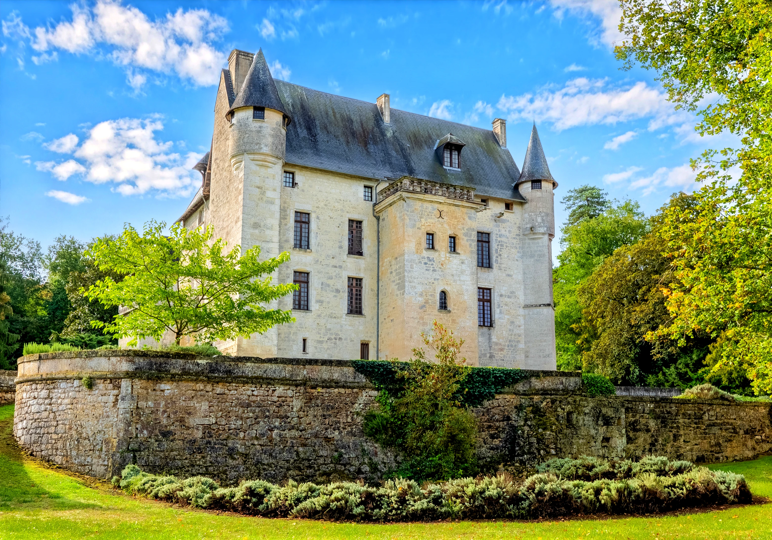 French property for sale in Vouzan, Charente - €2,750,000 - photo 