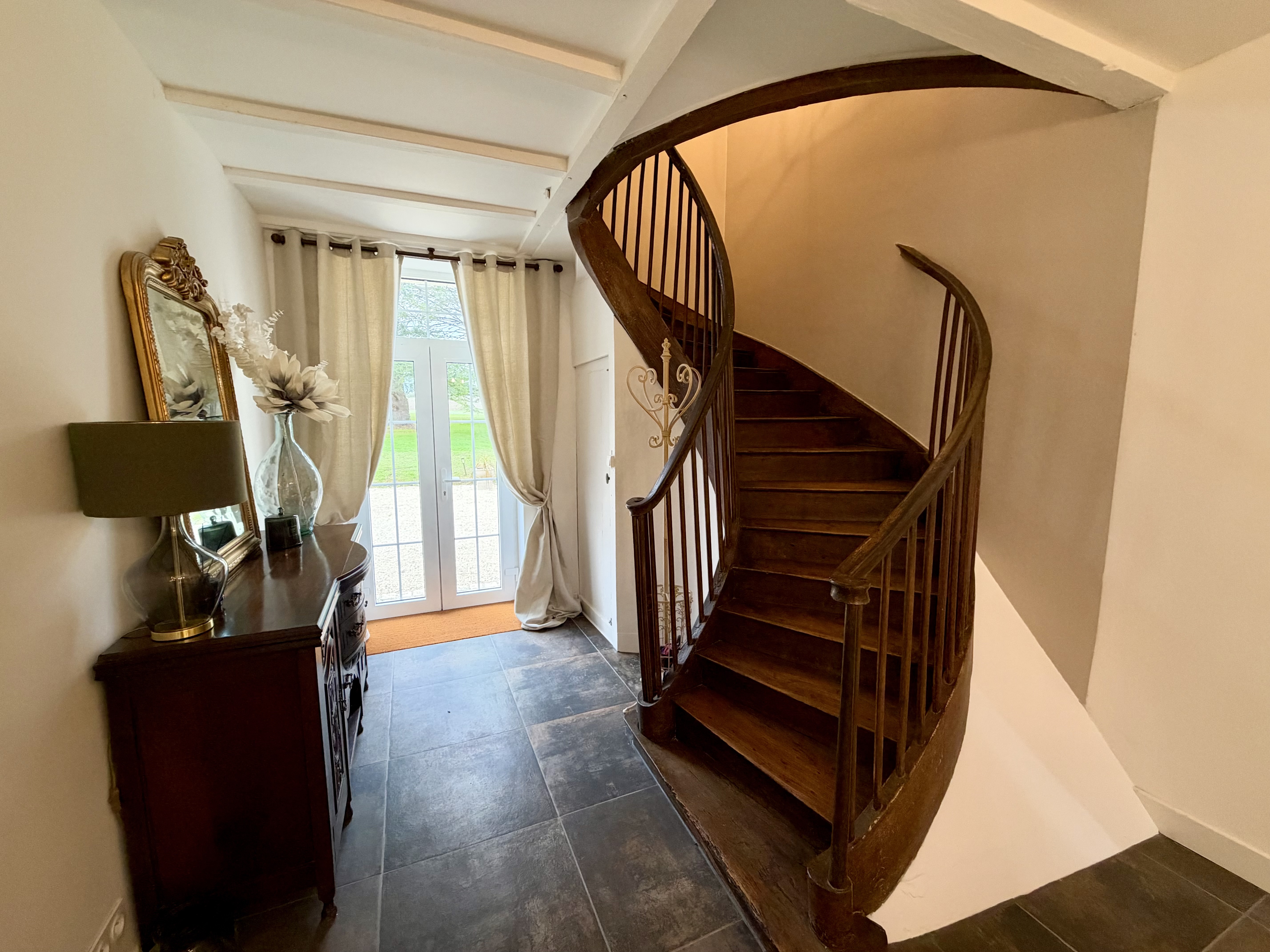 Propriété en France à vendre à Pérignac, Charente - €650 000 - photo 