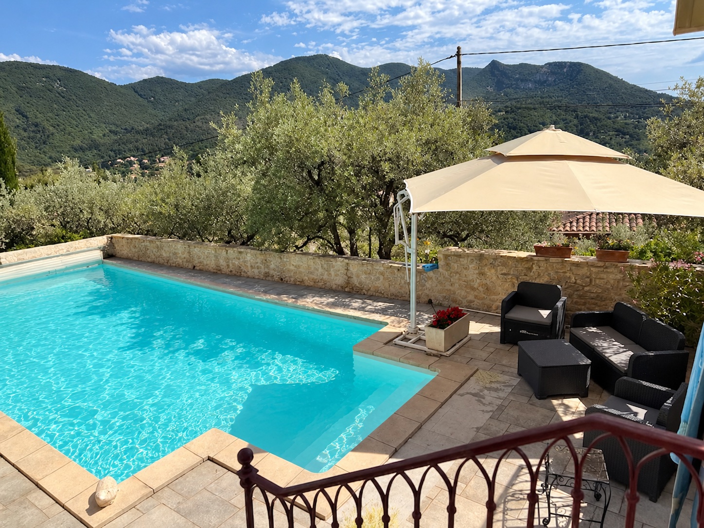 Propriété en France à vendre à Nyons, Drôme - €890 000 - photo 