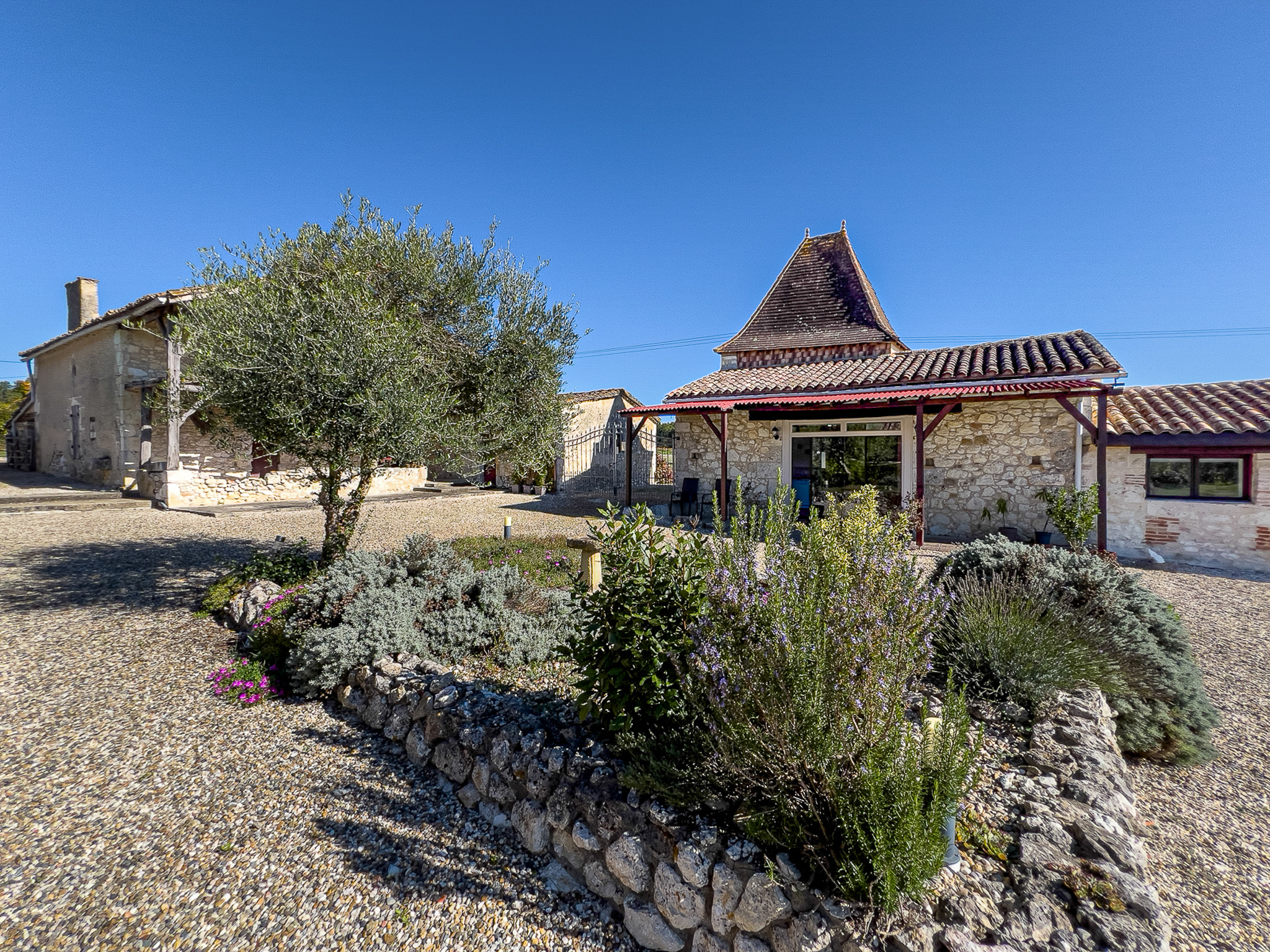 French property for sale in Duras, Lot-et-Garonne - €595,000 - photo 