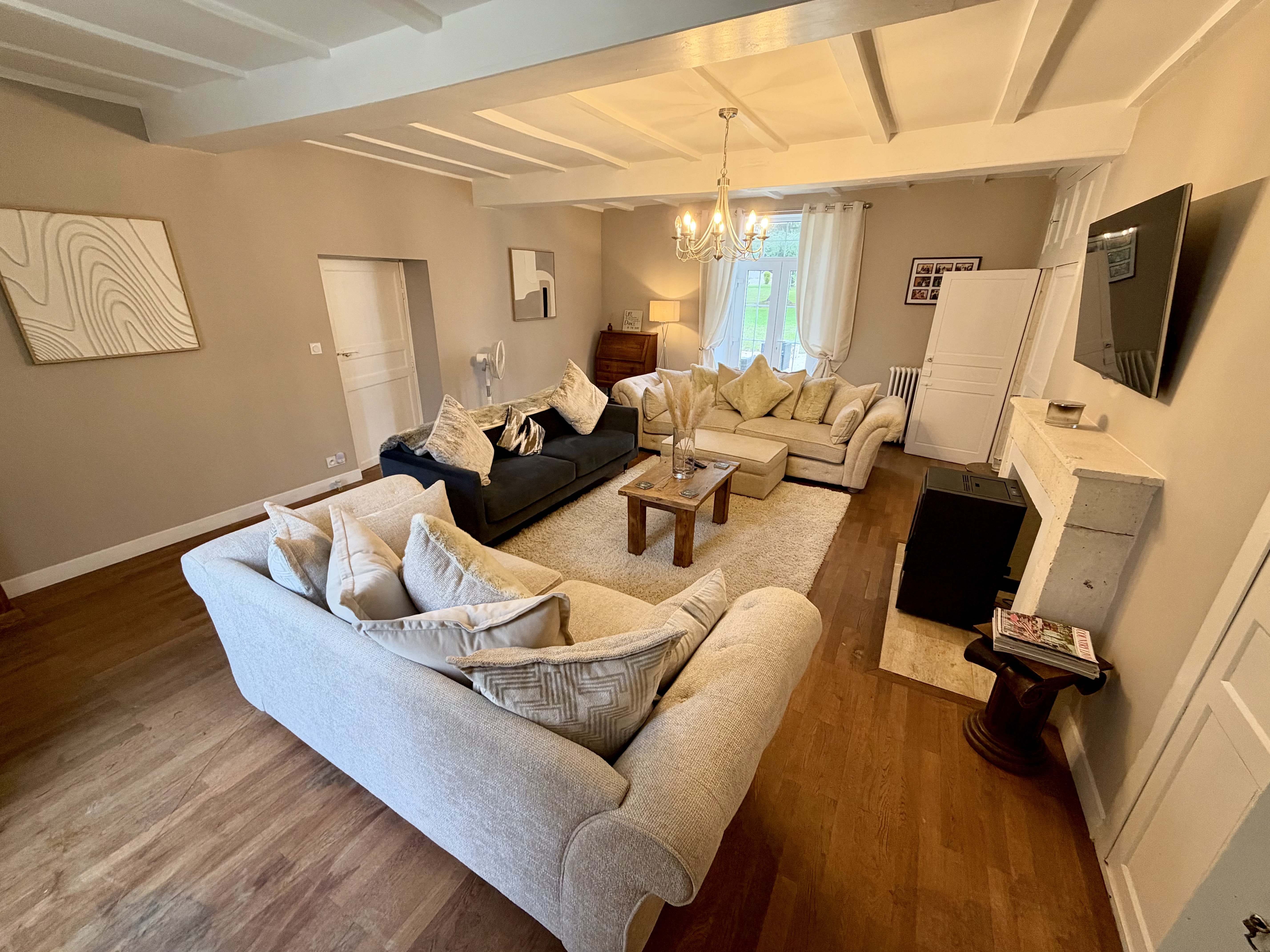 Propriété en France à vendre à Pérignac, Charente - €650 000 - photo 