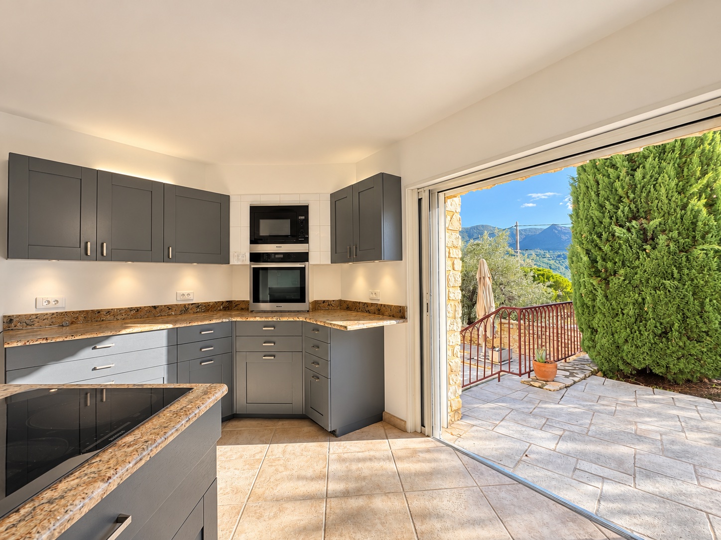 Propriété en France à vendre à Nyons, Drôme - €890 000 - photo 